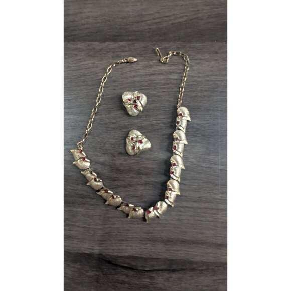 Vintage Gold-Tone Necklace & Clip-On Earrings Set W/ Ruby Red Accents  17 Inch A - Picture 5 of 6